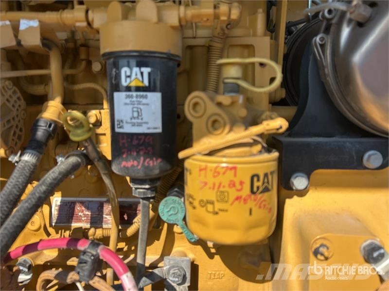CAT CW14 9 Wheel Pneumatic Roller Pneumatikové valce
