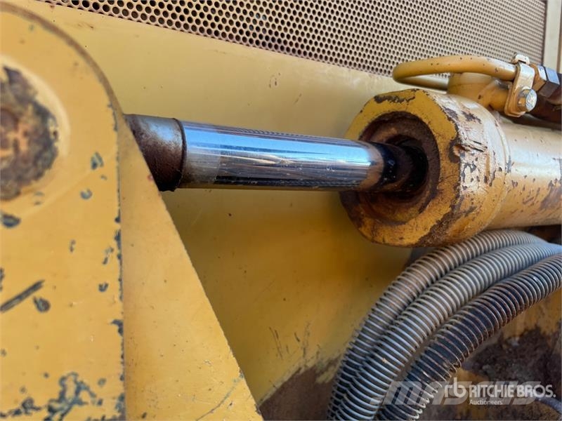 CAT D3G XL Buldožeri gusjeničari