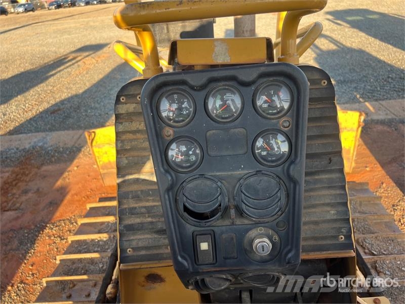 CAT D3G XL Buldožeri gusjeničari