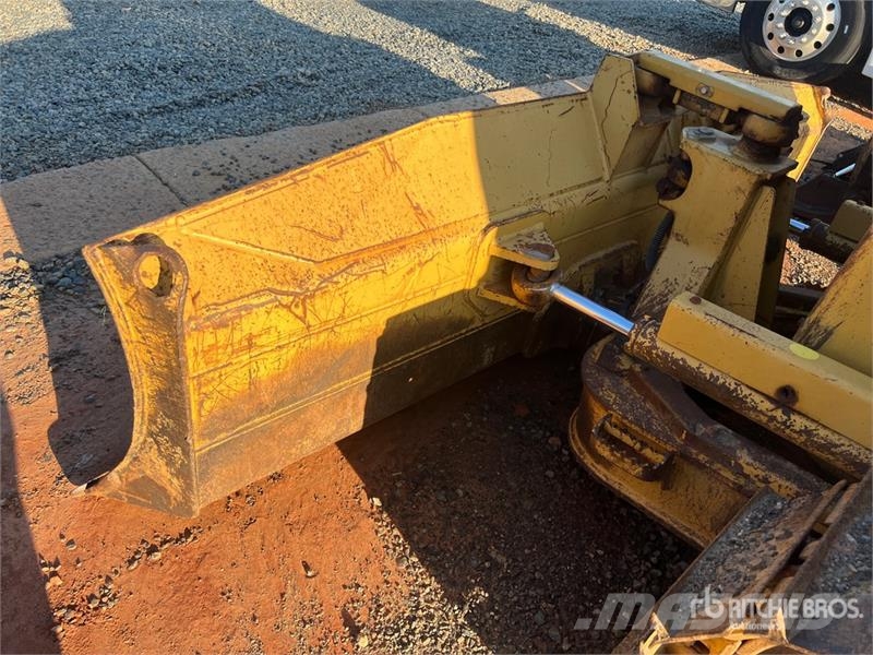 CAT D3G XL Buldožeri gusjeničari