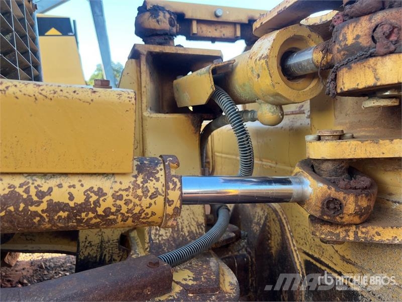 CAT D3G XL Buldožeri gusjeničari