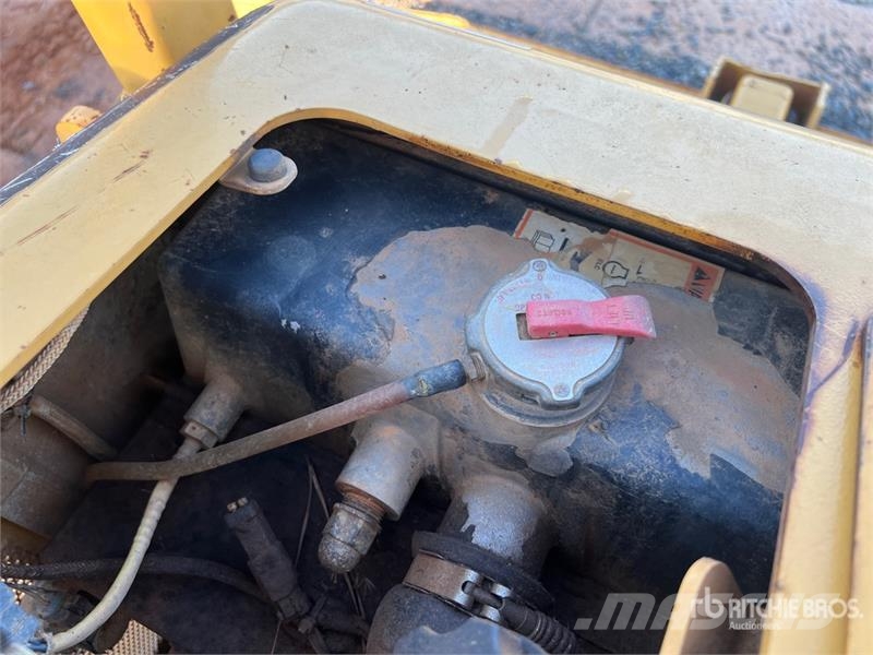 CAT D3G XL Buldožeri gusjeničari