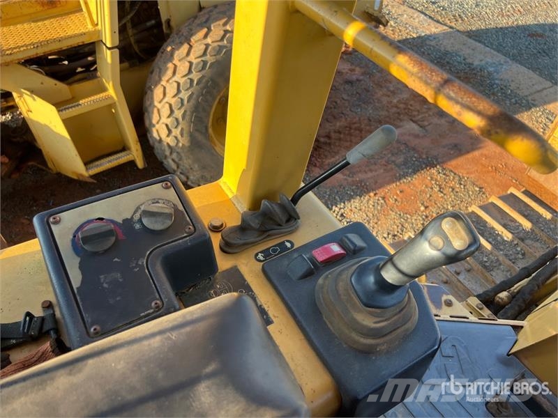 CAT D3G XL Buldožeri gusjeničari