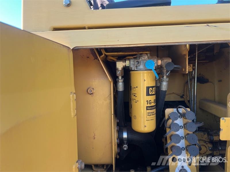 CAT D3G XL Buldožeri gusjeničari