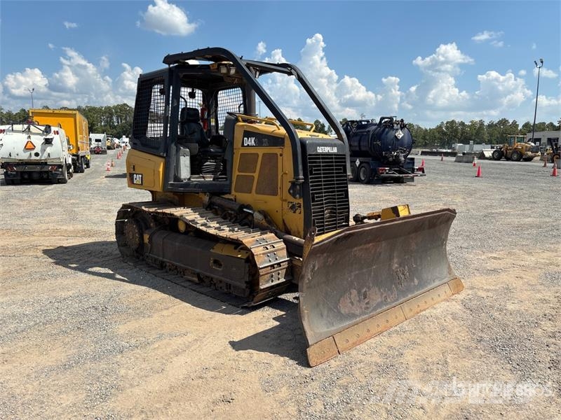 CAT D4K2 Crawler Dozer Pásové dozéry