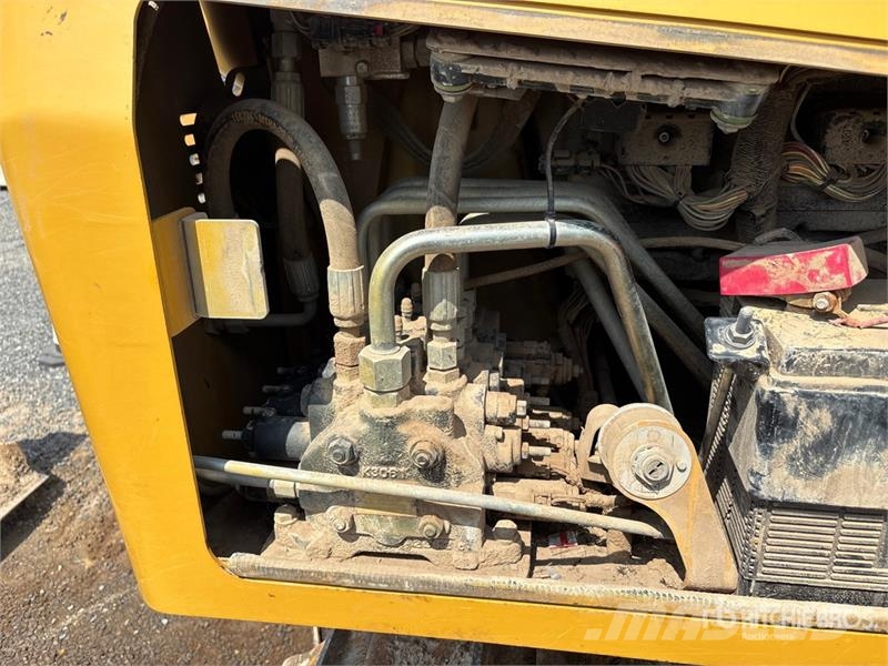 CAT D4K2 Crawler Dozer Pásové dozéry