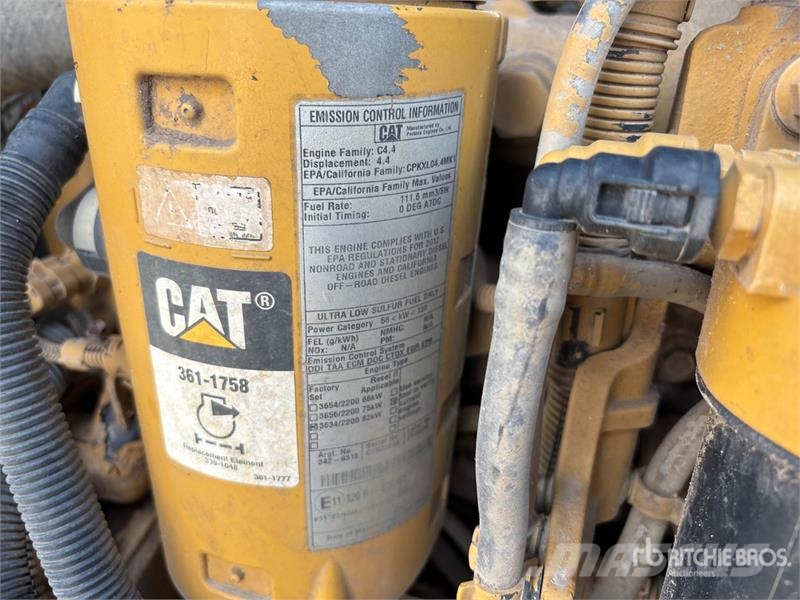 CAT D4K2 Crawler Dozer Pásové dozéry