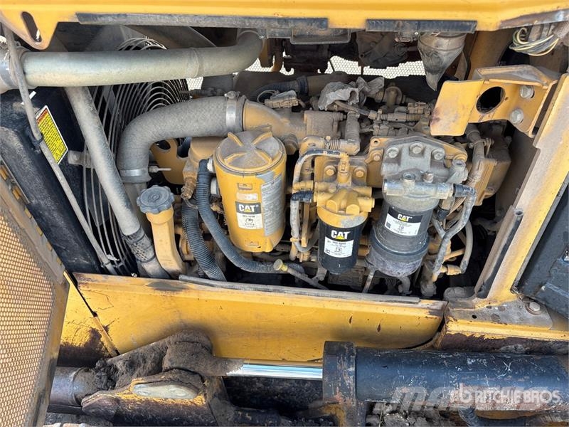 CAT D4K2 Crawler Dozer Pásové dozéry