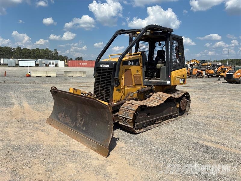 CAT D4K2 Crawler Dozer Pásové dozéry