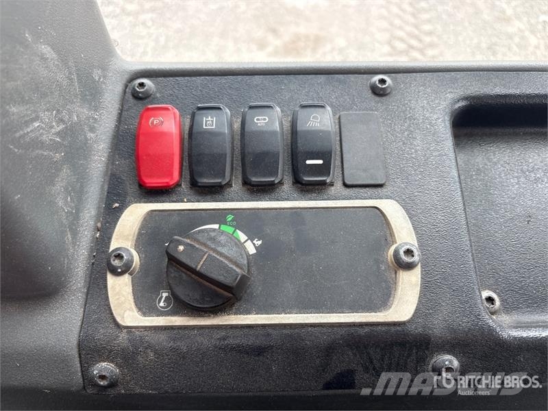 CAT D4K2LGP Crawler Dozer Buldožeri gusjeničari