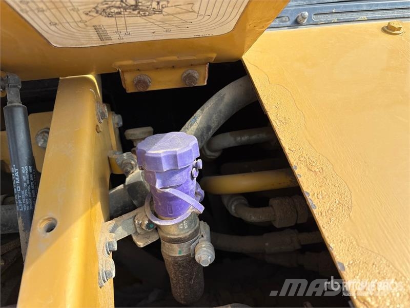 CAT D5 ブルドーザー