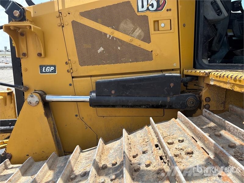 CAT D5 Crawler dozers