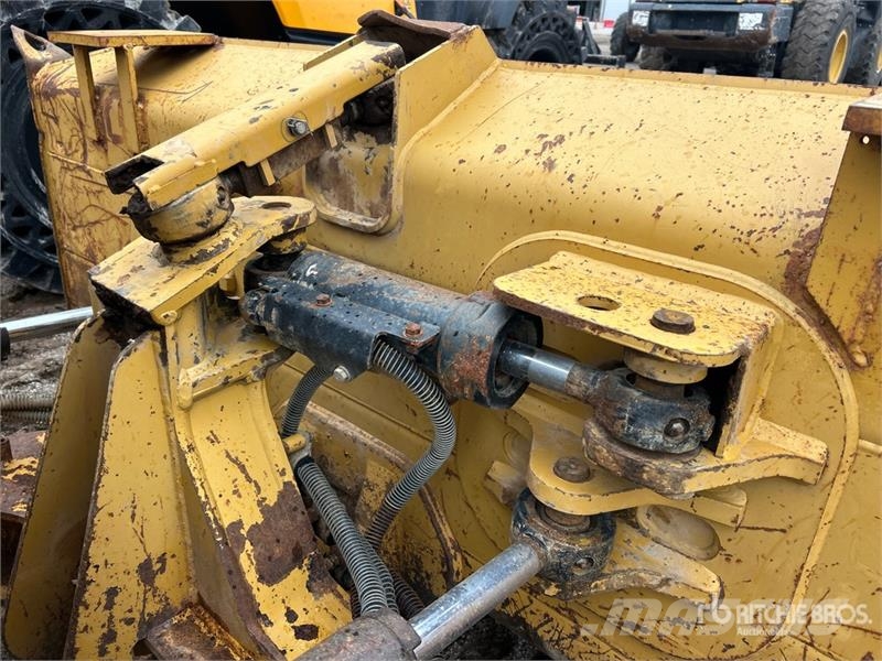 CAT D5K2 XL Buldožeri guseničari