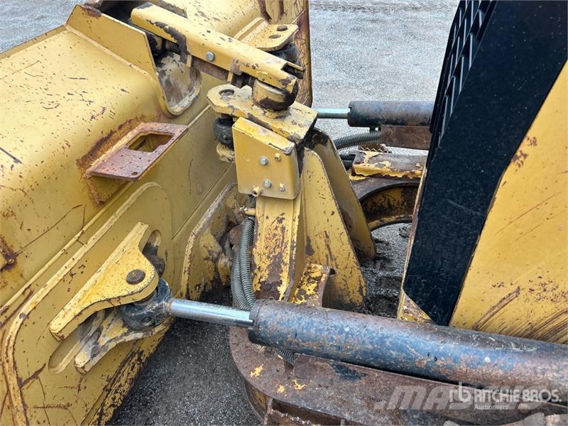 CAT D5K2 XL Buldožeri guseničari