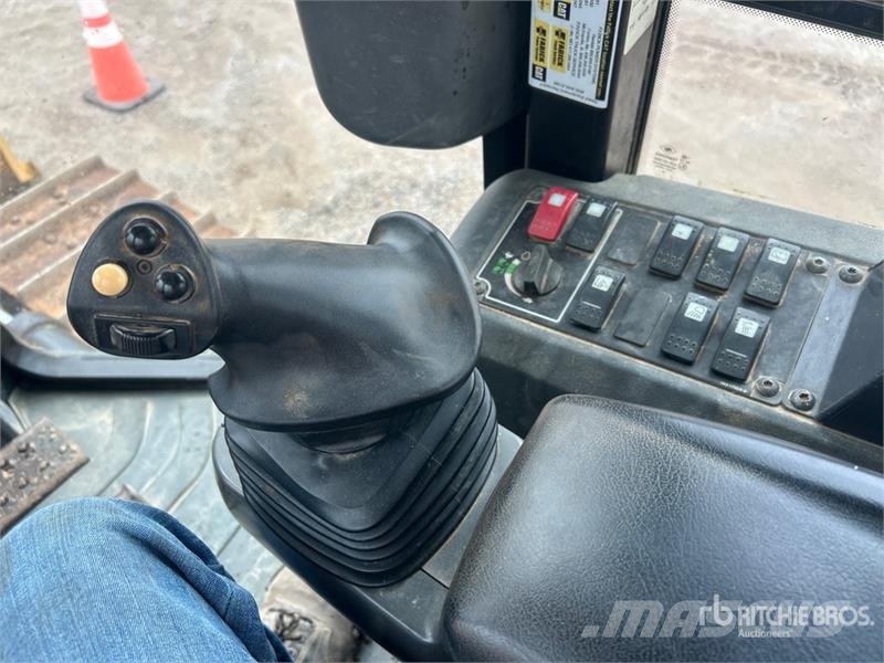 CAT D5K2 XL Buldožeri guseničari