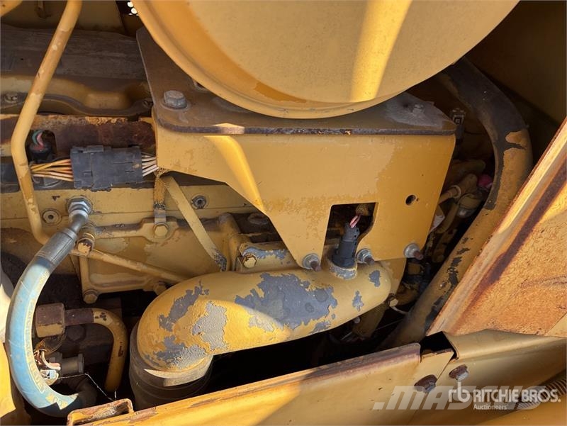 CAT D5N XL Buldožeri guseničari