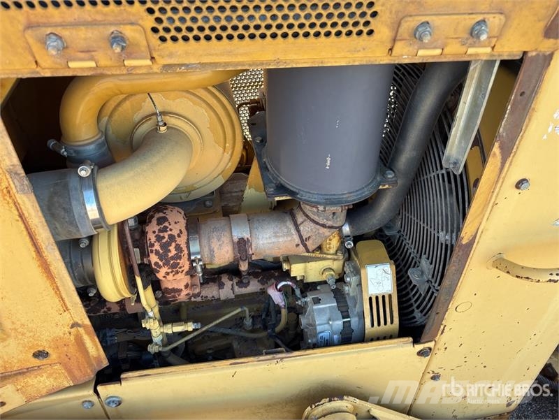 CAT D5N XL Buldožeri guseničari