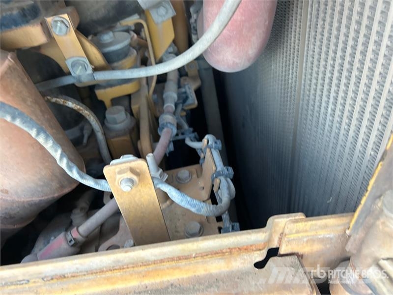 CAT D6 履帶推土機