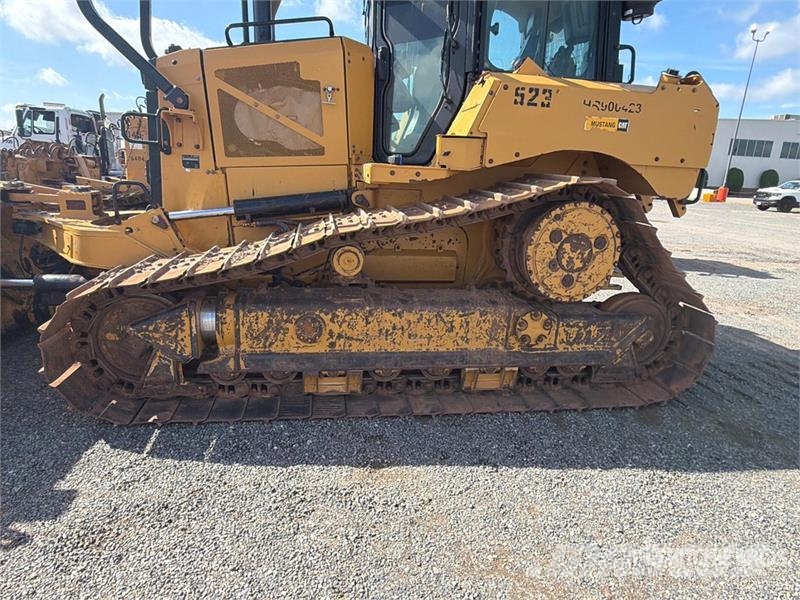 CAT D6 Buldožeri guseničari