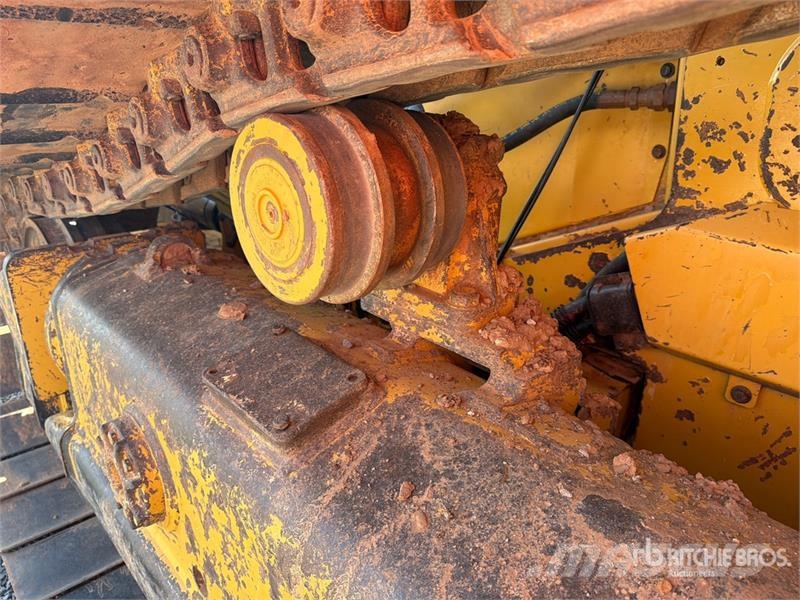 CAT D6 Buldožeri guseničari