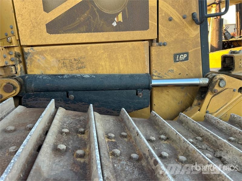 CAT D6 履帶推土機
