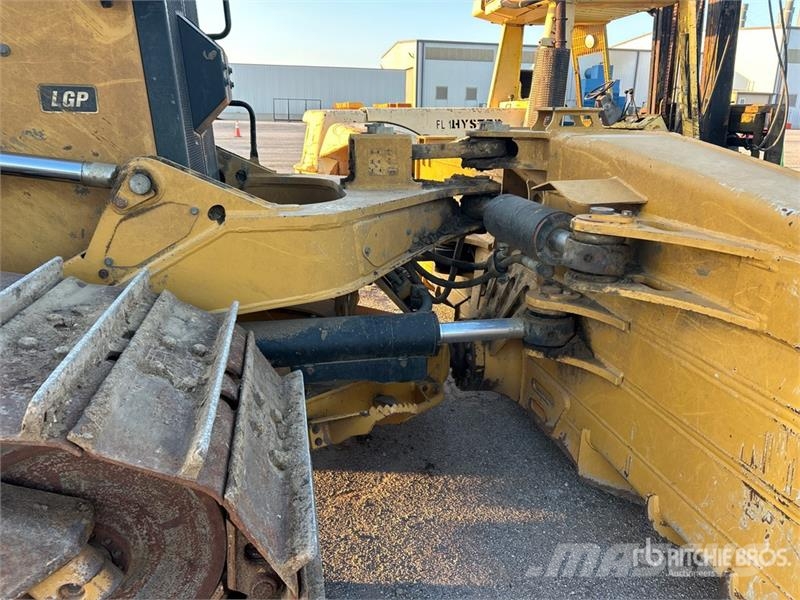 CAT D6 履帶推土機