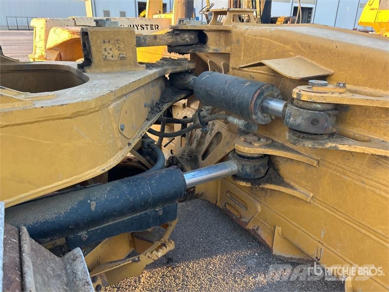 CAT D6 履帶推土機