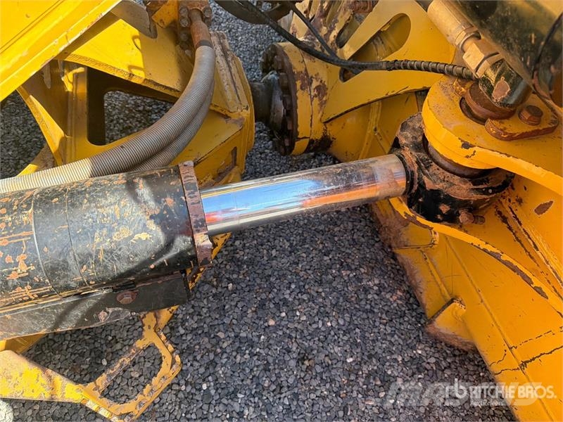 CAT D6 Buldožeri guseničari
