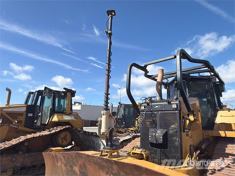 CAT D6 Buldožeri guseničari