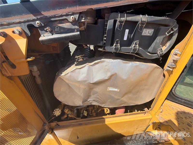 CAT D6 Buldožeri guseničari