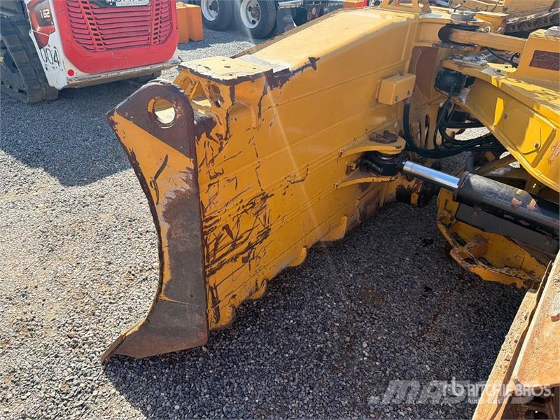 CAT D6 Buldožeri guseničari
