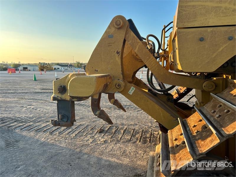 CAT D6 履帶推土機