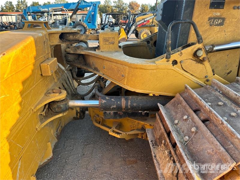 CAT D6 履帶推土機