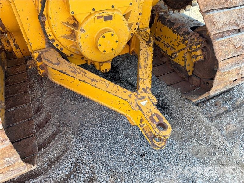 CAT D6 Buldožeri guseničari