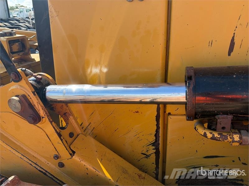 CAT D6 Buldožeri guseničari