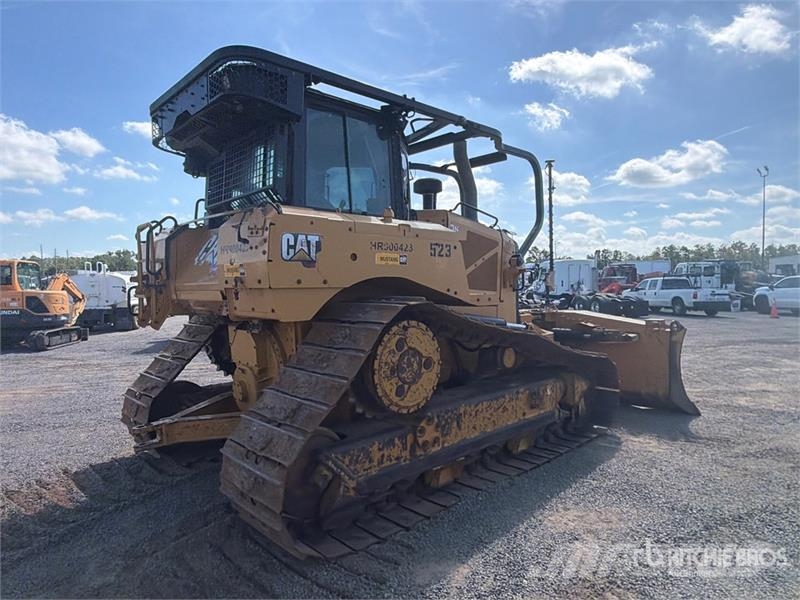 CAT D6 Buldožeri guseničari