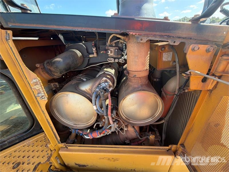CAT D6 Buldožeri guseničari