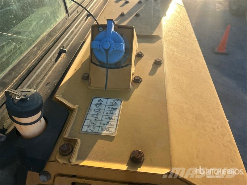 CAT D6 履帶推土機
