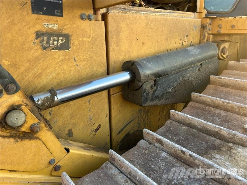 CAT D6 履帶推土機