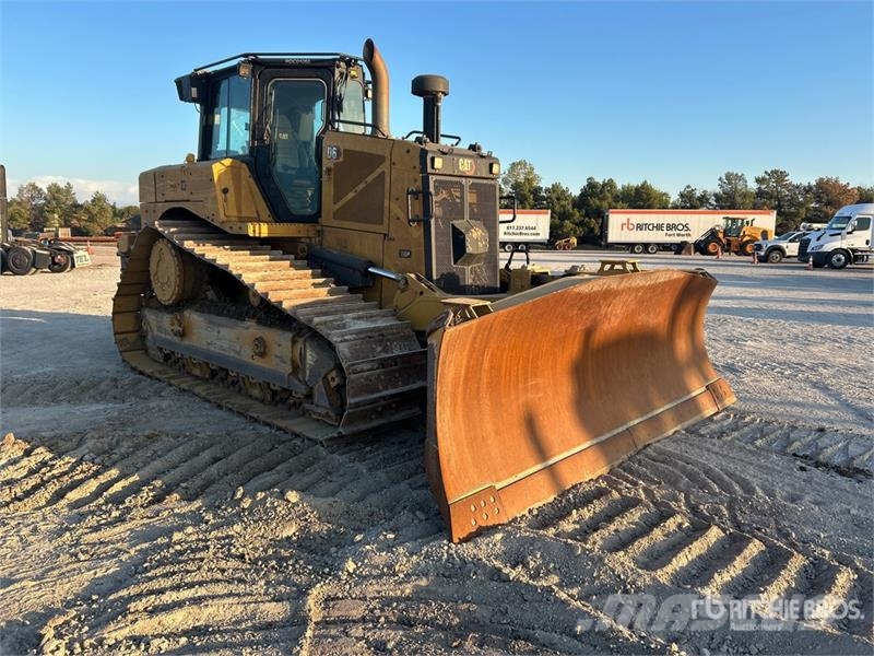 CAT D6 履帶推土機