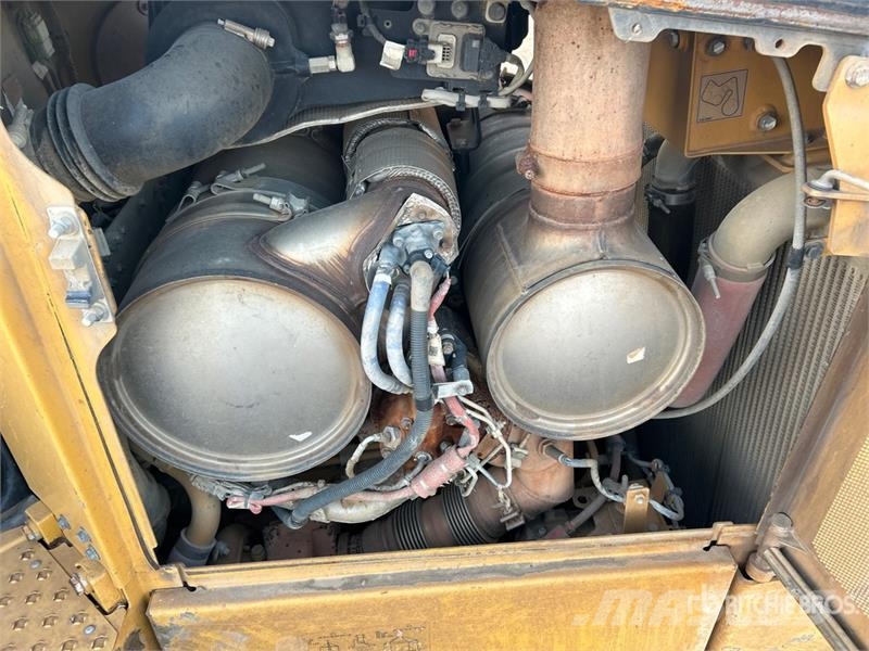 CAT D6 履帶推土機