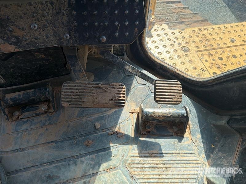 CAT D6 Buldožeri guseničari