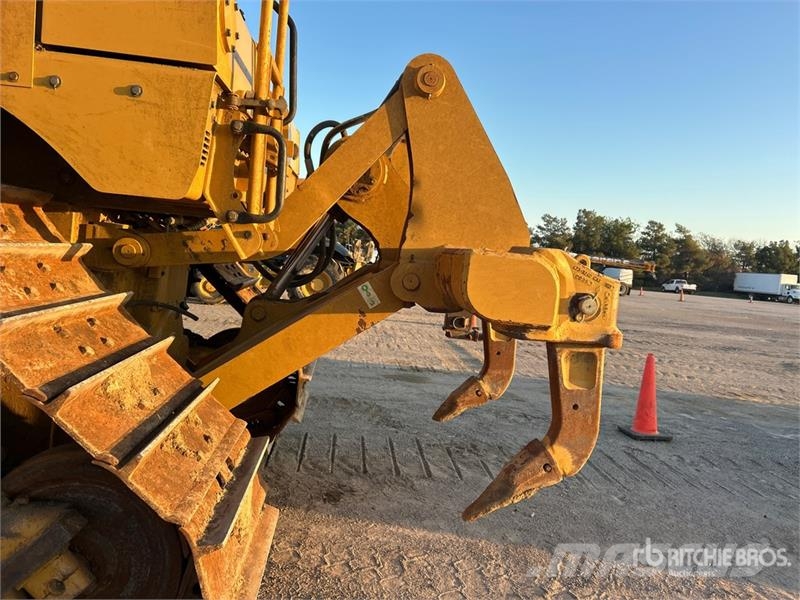 CAT D6 履帶推土機