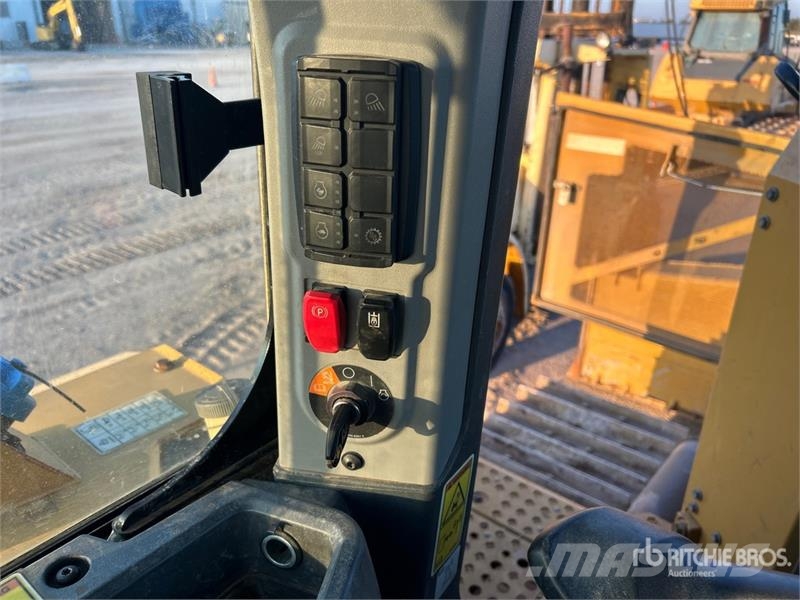 CAT D6 履帶推土機