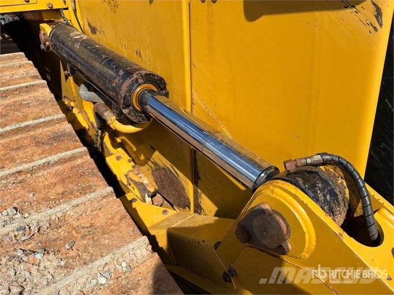 CAT D6 Buldožeri guseničari