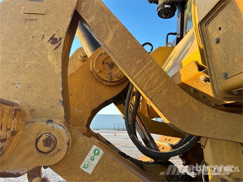 CAT D6 履帶推土機