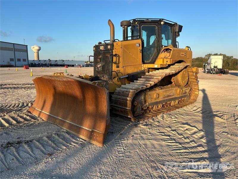 CAT D6 履帶推土機