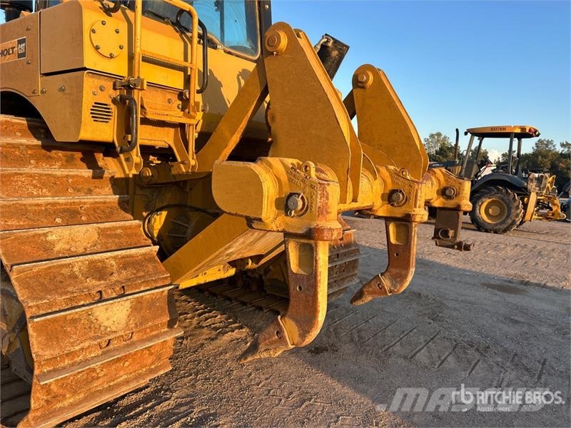CAT D6 履帶推土機