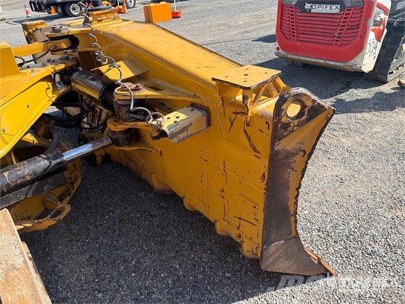CAT D6 Buldožeri guseničari