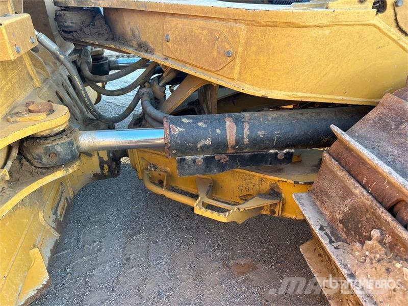 CAT D6 履帶推土機